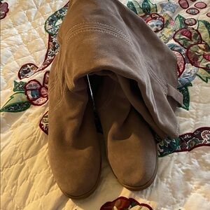 New White Mountain Women’s Suede Knee-High Boots Size 10M Stacked Heel